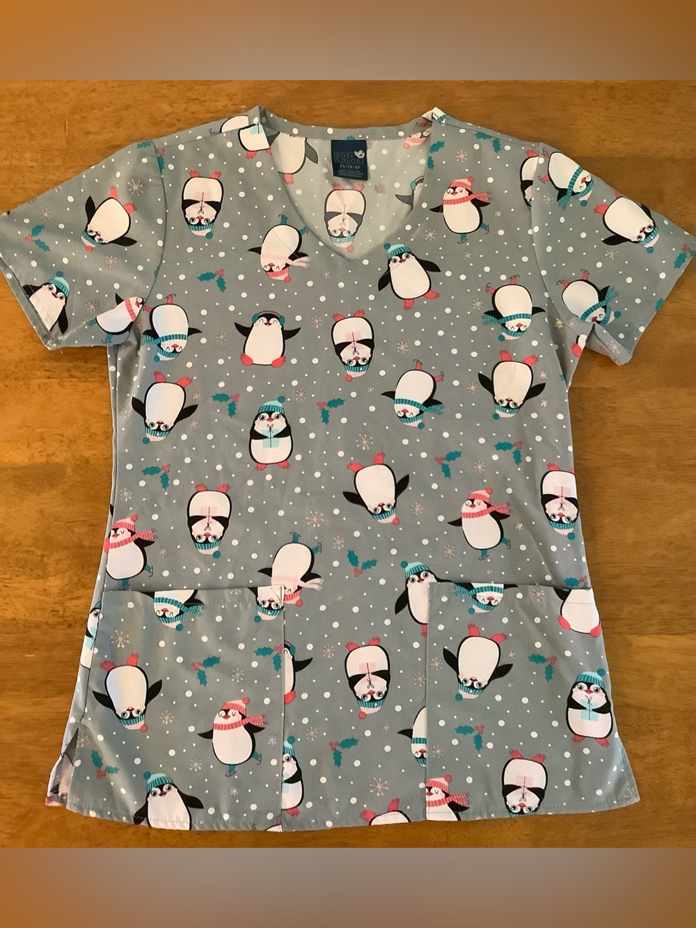 Women’s Penguin Print Scrub Top - Gray Zoe + Chloe Penguin Christmas Top XS